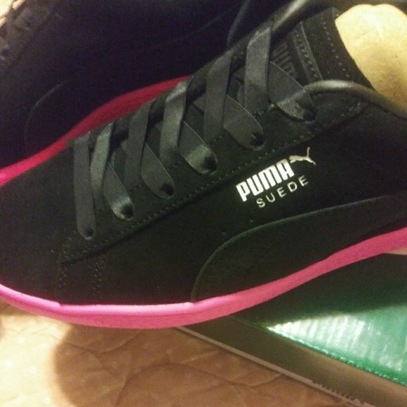 Black and Pink Pumas brand new - Picture 3 of 5